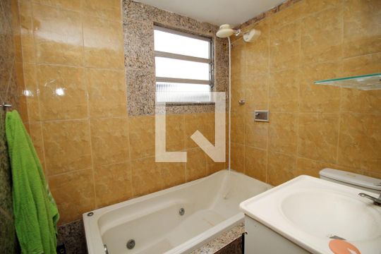 Banheiro de apartamento à venda com 2 quartos, 80m² em Irajá, Rio de Janeiro