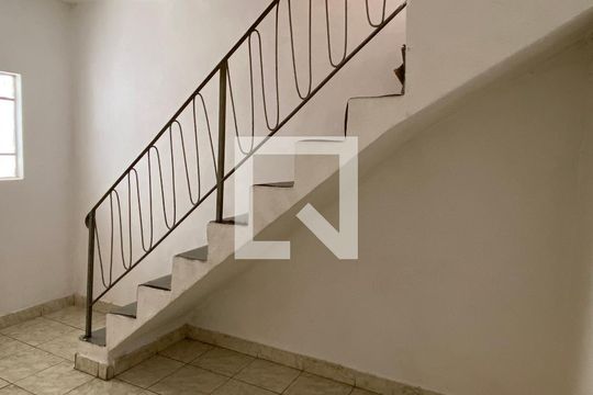 Sala de casa para alugar com 2 quartos, 50m² em Pestana, Osasco