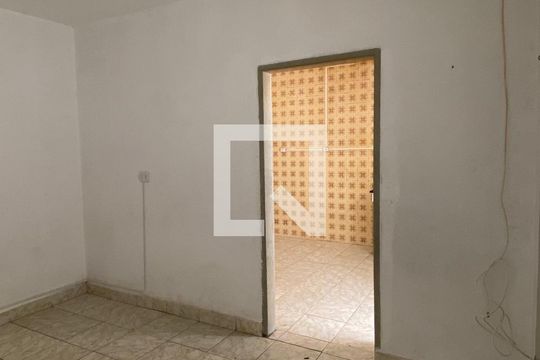 Sala de casa para alugar com 2 quartos, 50m² em Pestana, Osasco