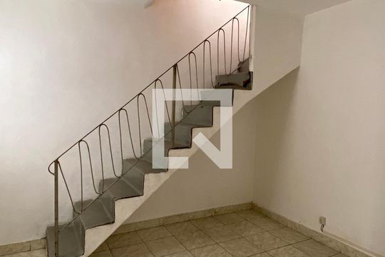 Sala de casa para alugar com 2 quartos, 50m² em Pestana, Osasco