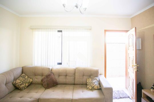 Sala de TV de casa à venda com 3 quartos, 200m² em Taboão, Diadema