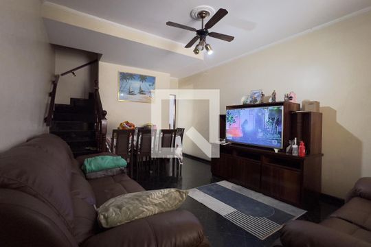 Sala de casa para alugar com 2 quartos, 105m² em Jardim Vila Galvao, Guarulhos