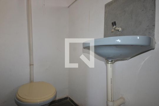Banheiro de apartamento para alugar com 1 quarto, 30m² em Vila Valqueire, Rio de Janeiro