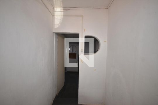 Banheiro de apartamento para alugar com 1 quarto, 30m² em Vila Valqueire, Rio de Janeiro