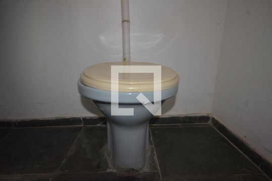 Banheiro de apartamento para alugar com 1 quarto, 30m² em Vila Valqueire, Rio de Janeiro