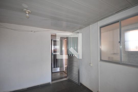 Sala de apartamento para alugar com 1 quarto, 30m² em Vila Valqueire, Rio de Janeiro