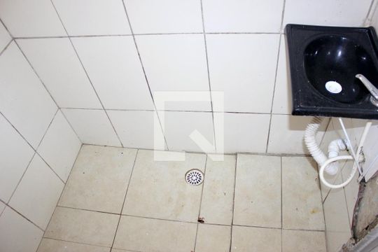 Banheiro de casa para alugar com 1 quarto, 30m² em Jardim Rosa de Franca, Guarulhos