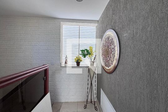 Escada de apartamento para alugar com 4 quartos, 230m² em Recreio dos Bandeirantes, Rio de Janeiro