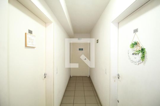 Corredor de apartamento à venda com 2 quartos, 48m² em Passo das Pedras, Porto Alegre