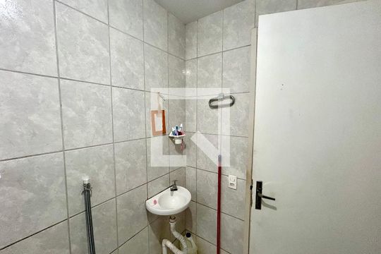 Banheiro  de apartamento para alugar com 2 quartos, 47m² em Jardim Vermelhão, Guarulhos