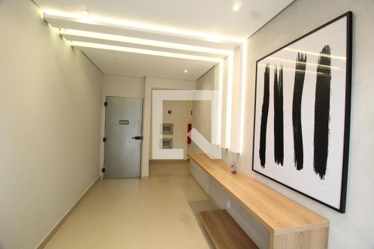 Hall de entrada de apartamento para alugar com 2 quartos, 55m² em Shopping Park, Uberlândia