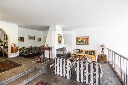 Sala  de casa de condomínio para alugar com 4 quartos, 1300m² em Chacara Santa Lucia, Carapicuíba