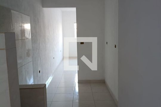 Casa à venda com 5 quartos, 200m² em Canhema, Diadema