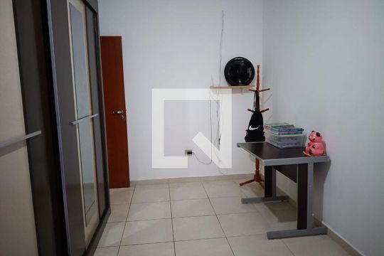Casa à venda com 5 quartos, 200m² em Canhema, Diadema