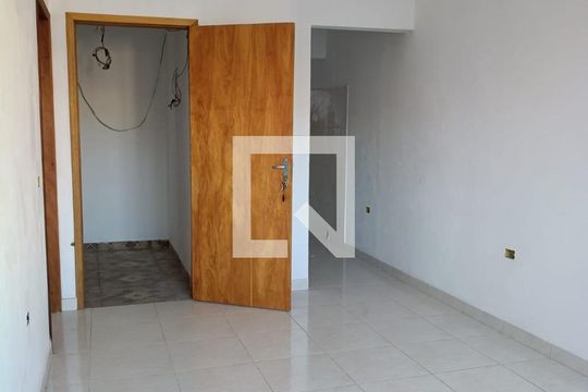 Casa à venda com 5 quartos, 200m² em Canhema, Diadema