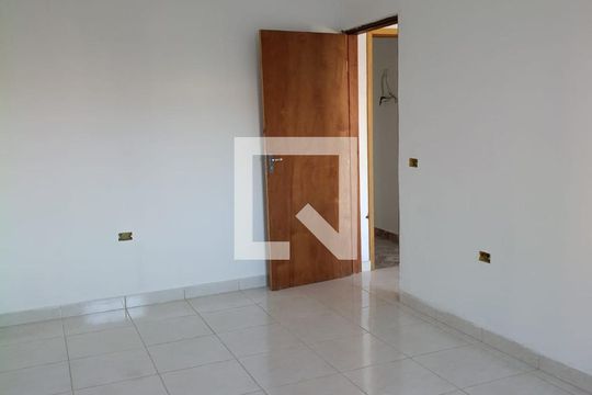Casa à venda com 5 quartos, 200m² em Canhema, Diadema