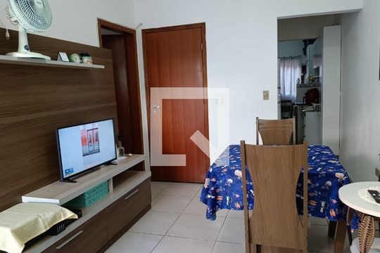 Casa à venda com 5 quartos, 200m² em Canhema, Diadema