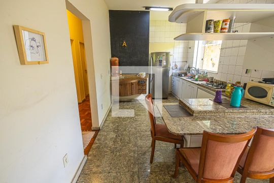 cozinha de casa à venda com 10 quartos, 469m² em Serrano, Belo Horizonte