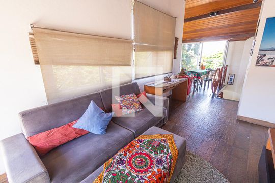 3º ANDAR: sala de casa à venda com 10 quartos, 469m² em Serrano, Belo Horizonte