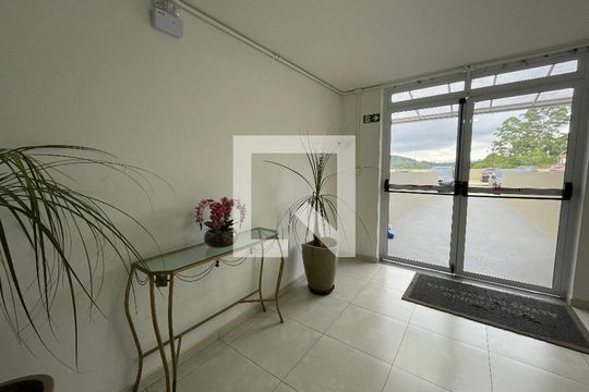 Hall de entrada de apartamento para alugar com 2 quartos, 68m² em Colinas de Cotia, Cotia