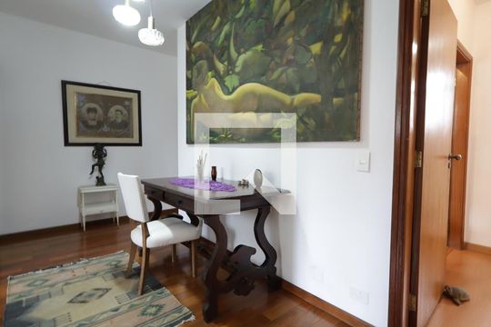 Hall dos quartos de casa à venda com 6 quartos, 568m² em Real Parque, São Paulo