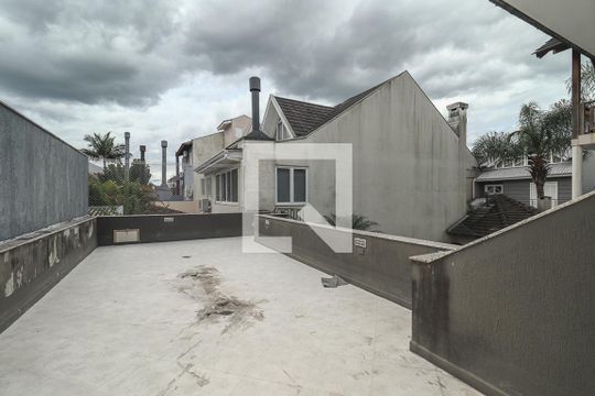 Varanda de casa de condomínio para alugar com 5 quartos, 600m² em Sarandi, Porto Alegre