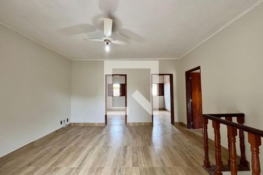 Sala de TV de casa para alugar com 3 quartos, 180m² em Jardim Independência, Campinas