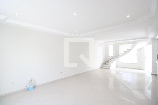 Sala de casa de condomínio à venda com 3 quartos, 170m² em Taquara, Rio de Janeiro