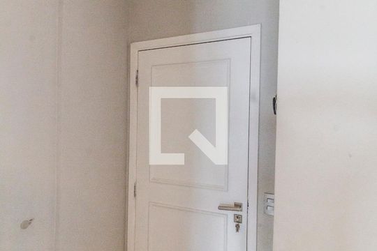 Corredor de casa à venda com 4 quartos, 170m² em Tamboré, Santana de Parnaíba