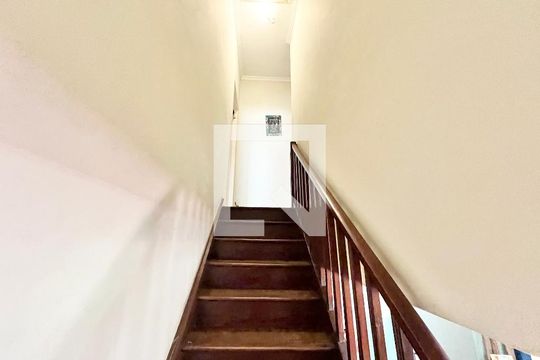 Escada de casa para alugar com 6 quartos, 382m² em Santana, São Paulo