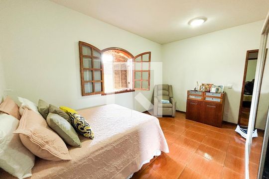 Casa para alugar com 4 quartos, 290m² em Canaa, Belo Horizonte