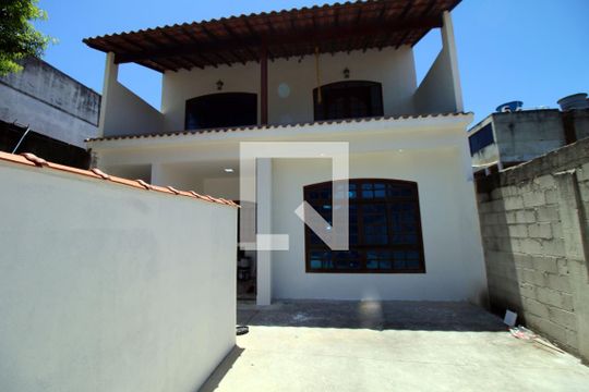 Garagem de casa para alugar com 2 quartos, 90m² em Penha, Rio de Janeiro