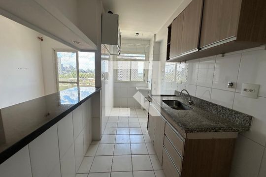 Cozinha de apartamento à venda com 2 quartos, 60m² em Jardim Tupanci, Barueri