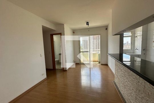 Sala de apartamento à venda com 2 quartos, 60m² em Jardim Tupanci, Barueri