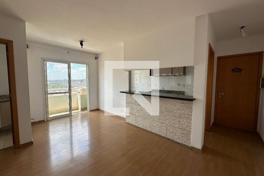Sala de apartamento à venda com 2 quartos, 60m² em Jardim Tupanci, Barueri