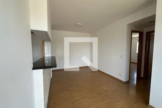 Sala de apartamento à venda com 2 quartos, 60m² em Jardim Tupanci, Barueri