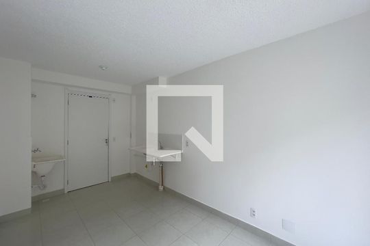 Sala e Cozinha de apartamento à venda com 2 quartos, 32m² em Vila Carmosina, São Paulo