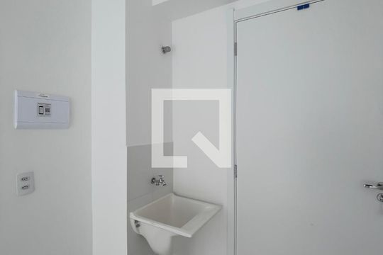 Cozinha e Área de Serviço de apartamento à venda com 2 quartos, 32m² em Vila Carmosina, São Paulo