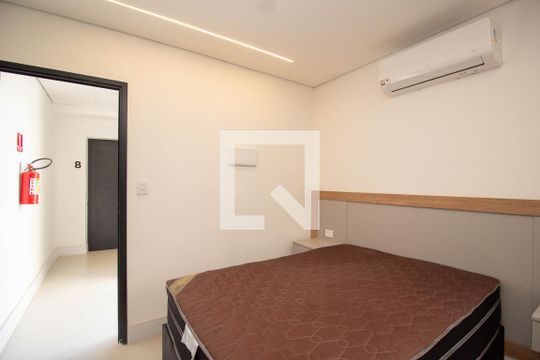 Sala/Quarto de kitnet/studio para alugar com 1 quarto, 28m² em Alto de Pinheiros, São Paulo