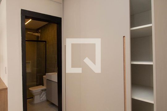 Sala/Quarto de kitnet/studio para alugar com 1 quarto, 28m² em Alto de Pinheiros, São Paulo