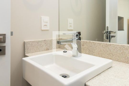 Lavabo de apartamento à venda com 1 quarto, 44m² em Cidade Baixa, Porto Alegre