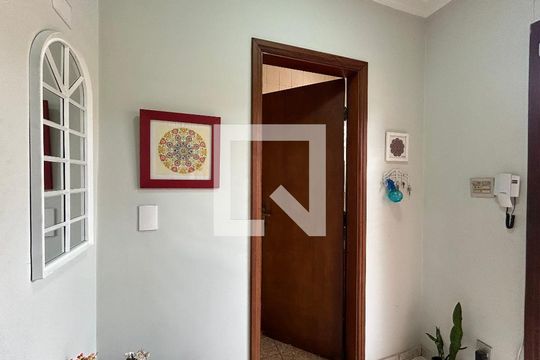Entrada de casa para alugar com 4 quartos, 400m² em Vila dos Remedios, São Paulo