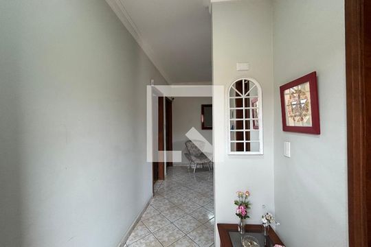 Entrada de casa para alugar com 4 quartos, 400m² em Vila dos Remedios, São Paulo