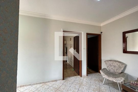 Sala de entrada de casa para alugar com 4 quartos, 400m² em Vila dos Remedios, São Paulo