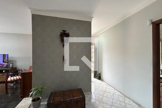 Sala de entrada de casa para alugar com 4 quartos, 400m² em Vila dos Remedios, São Paulo