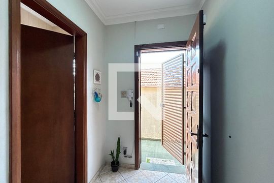 Entrada de casa para alugar com 4 quartos, 400m² em Vila dos Remedios, São Paulo