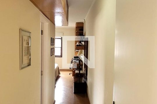 Corredor de casa à venda com 4 quartos, 200m² em Vila Pedra Branca, São Paulo