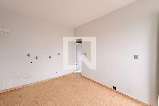 Quintal superior - Comodo fechado de casa à venda com 2 quartos, 120m² em Jardim Bizarro, Jundiaí