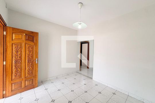 Sala de casa à venda com 2 quartos, 120m² em Jardim Bizarro, Jundiaí