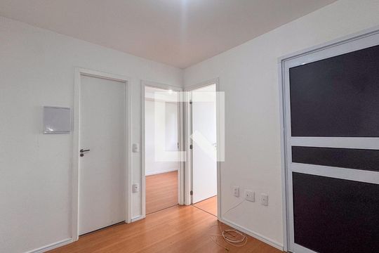 Sala e cozinha de apartamento para alugar com 2 quartos, 28m² em Vila das Belezas, São Paulo